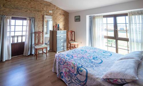 Postel nebo postele na pokoji v ubytování AG Casa Rústica Laxe con jardín y playa a 7km