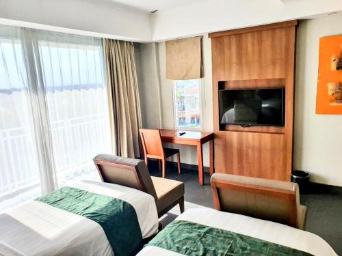 TV a/nebo společenská místnost v ubytování Paragon Hotel Seminyak