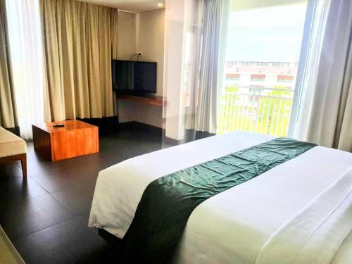 Postel nebo postele na pokoji v ubytování Paragon Hotel Seminyak