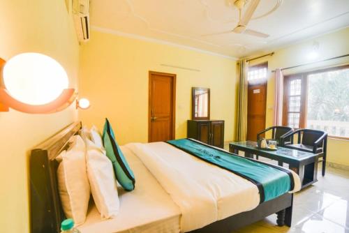 Postel nebo postele na pokoji v ubytování Swiss Cottage by Oscenox , Rishikesh