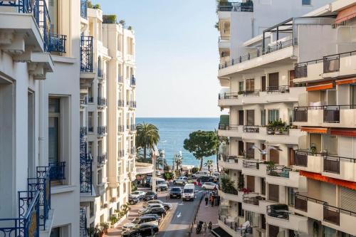 Croisette 1 mn 2 BR w/ terrace Olam Properties