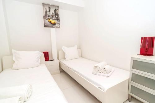 Croisette 1 mn 2 BR w/ terrace Olam Properties