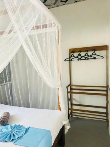 Ένα ή περισσότερα κρεβάτια σε δωμάτιο στο R Villa Unawatuna