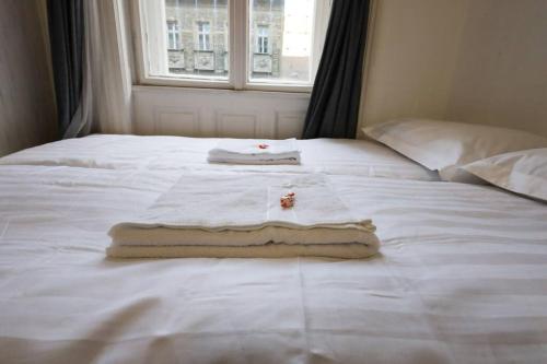 Giường trong phòng chung tại Pest-port apartment room-5 Private apartment