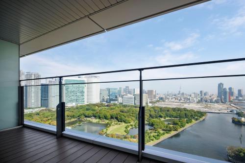 a balcony with a view of the city at mesm Tokyo, Autograph Collection in Tokyo