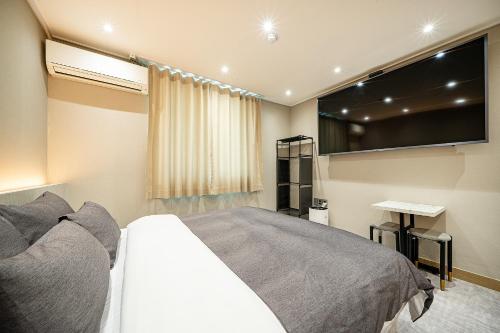 Телевизор и/или развлекательный центр в Hey Gunsan Hotel