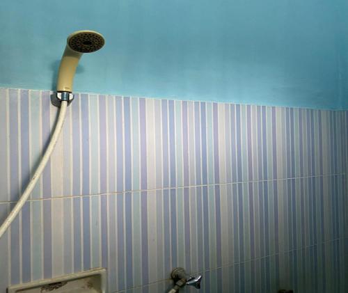 a shower head on a wall in a bathroom at SPOT ON 93639 Kaila Guesthouse in Labuan Lombok