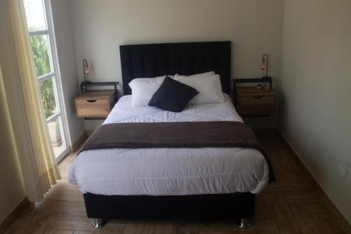 Кровать или кровати в номере Eclectic Home