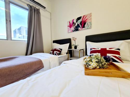 Postel nebo postele na pokoji v ubytování 10 Guest Breezy 3 Room Koi Kinrara Suite, IOI Puchong, Bukit Jalil Pavilion, Bukit Jalil Stadium, Sunway Pyramid, Sunway Lagoon