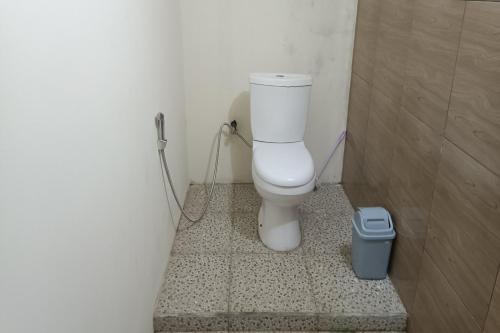 A bathroom at OYO 93627 Avocado Homestay