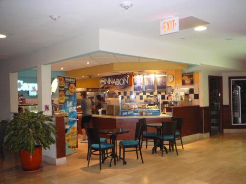 a fast food restaurant with chairs and a counter at La Cabana BRC Studio & Apartment in Palm-Eagle Beach