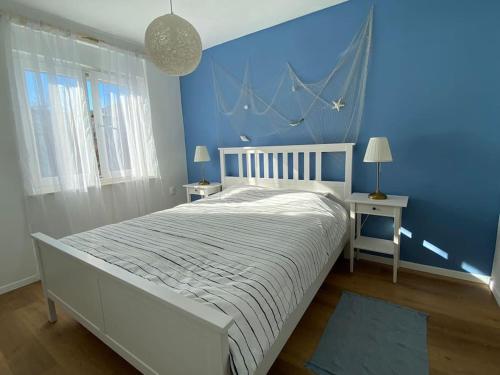Captain's home ****