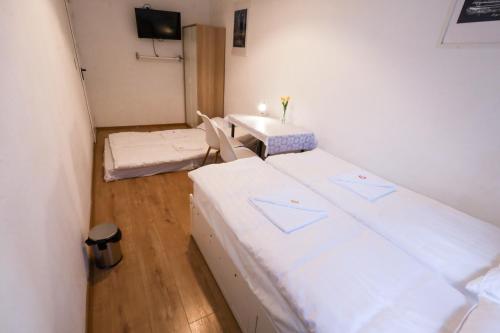 Pest-port apartment 4 rooms for 16 person 1073 Budapest, 80 Dob utca pest-port 4-rooms kép - 3