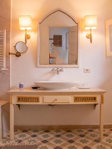 a bathroom with a sink and a mirror at Dar Yessine Boutique Hôtel in Sousse