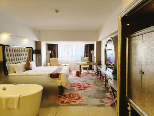 a hotel room with a bed and a bath tub at 广州克莱顿酒店 Clayton Hotel Pazhou Exhibition Center in Guangzhou