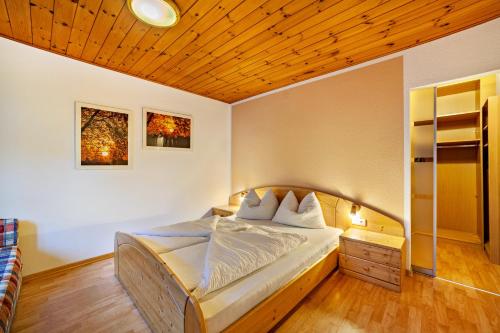 Ένα ή περισσότερα κρεβάτια σε δωμάτιο στο Wohnung Morgenduft Schnalserhof