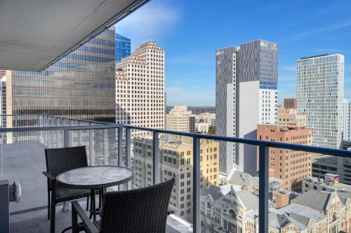 Ảnh trong thư viện ảnh của Downtown 1br w deck pool lounge nr dining ATX-229 ở Austin