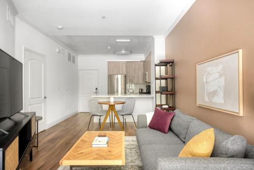 Playa Vista 1br w pool gym bbq nr 405 LAX-1056