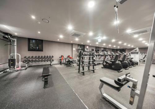 a gym with a lot of equipment in it at Nampo Ocean2Heaven Hotel& Spa in Busan