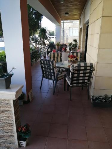 Restoran atau tempat lain untuk makan di Andros Residence