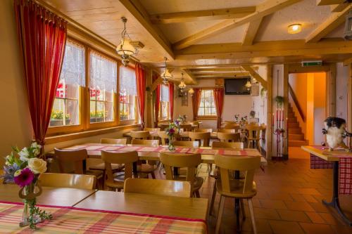 Restaurace v ubytování Alpenhotel zur Wildi Lauchernalp