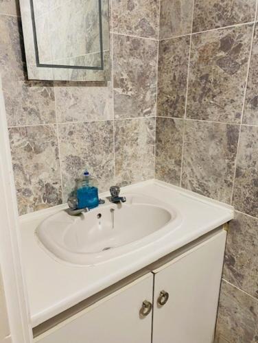 a bathroom with a sink and a mirror at Circle Guest House Bed Only in Southampton