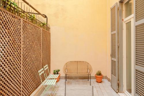 Elegant apartment with patio at Piazza Navona