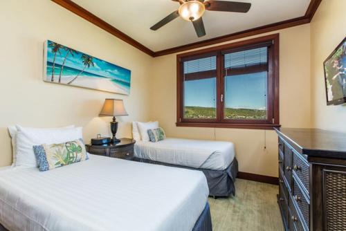 Un pat sau paturi într-o cameră la Ko Olina Beach Villas O1406