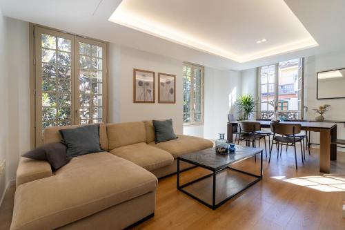NT Luxury Central Duplex with Terrace & Parking