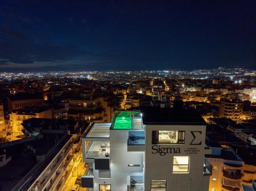 a building on top of a city at night w obiekcie SIGMA Luxury Apartments & Suites w Salonikach