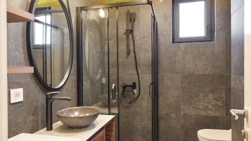a bathroom with a shower with a bowl on a counter at Vip Casa Club Zlatibor in Zlatibor