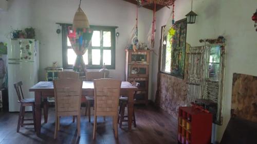 a dining room with a table and chairs at Loft Jardim Imbassai in Imbassai
