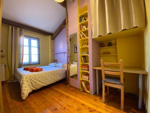 a small bedroom with a bunk bed and a chair at Maison familiale centre Avignon in Avignon