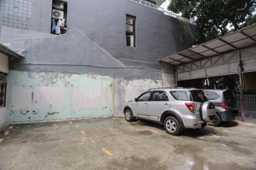 a car parked in a parking lot next to a building at Rawa Buntu House RedPartner in Ciater-hilir