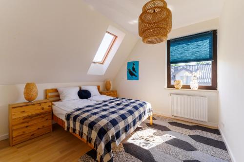 En eller flere senge i et værelse på Villa Betula