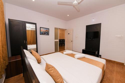 Łóżko lub łóżka w pokoju w obiekcie Yuvraj Heritage Shelter Resort