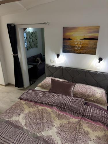Ein Bett oder Betten in einem Zimmer der Unterkunft Apartments Adamas