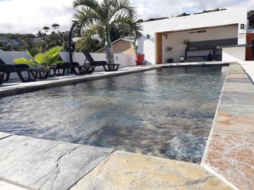 Bazén v ubytování Villa l'îlot du sud avec piscine nebo v jeho okolí