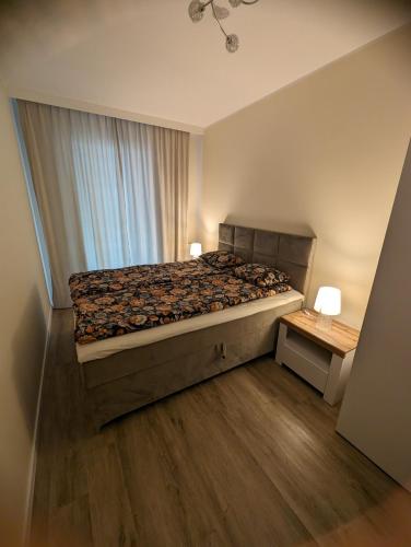 Ένα ή περισσότερα κρεβάτια σε δωμάτιο στο Apartament Leomar, bezkontaktowe zameldowanie, darmowy parking