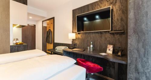 Giường trong phòng chung tại PLAZA INN Recklinghausen