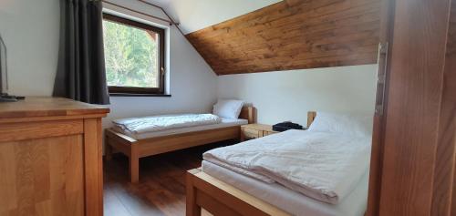 Posteľ alebo postele v izbe v ubytovaní Chata Krpko