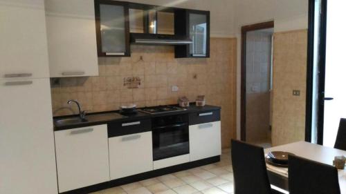 Kuchyň nebo kuchyňský kout v ubytování Etna little Home