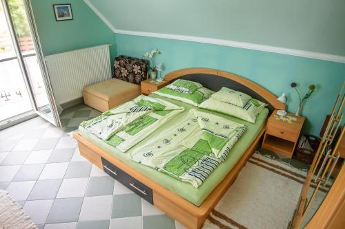 Postel nebo postele na pokoji v ubytování Katica Apartman