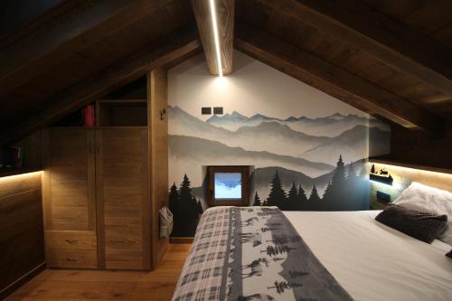 a bedroom with a mountain mural on the wall at Lo Mieton - Affitti Brevi Italia in Champoluc