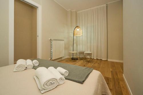 Postel nebo postele na pokoji v ubytování [Duomo Luxury Loft] A step from DUOMO
