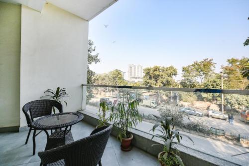 a balcony with a table and chairs and a view of a street at Hotel HC Dream Majestic in Mohali