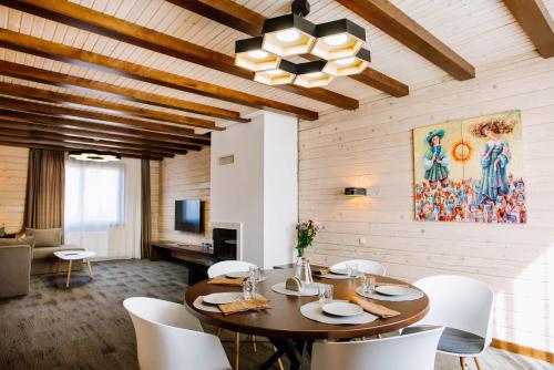 TAOR Karpaty Resort & Spaにあるテレビまたはエンターテインメントセンター