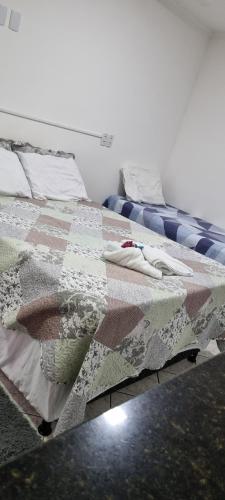 Voodi või voodid majutusasutuse SUÍTE ÔMEGA toas