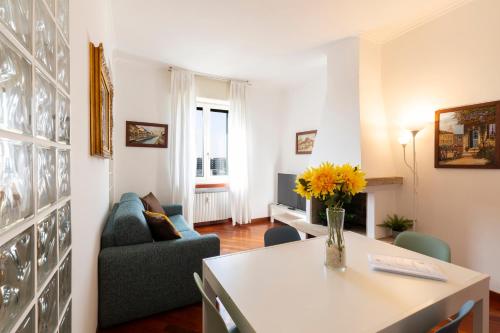 The Wall - Top Floor Apartment