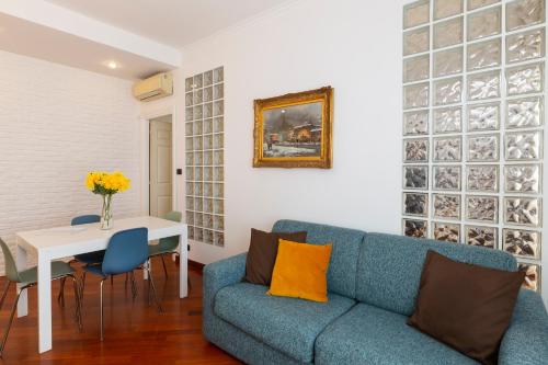 The Wall - Top Floor Apartment